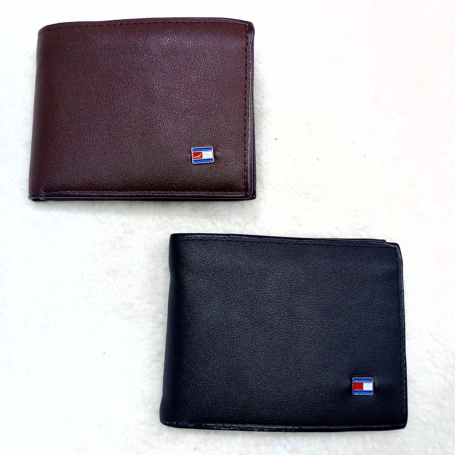 Billetera de cuero bifold con compartimentos múltiples - Imagen 3