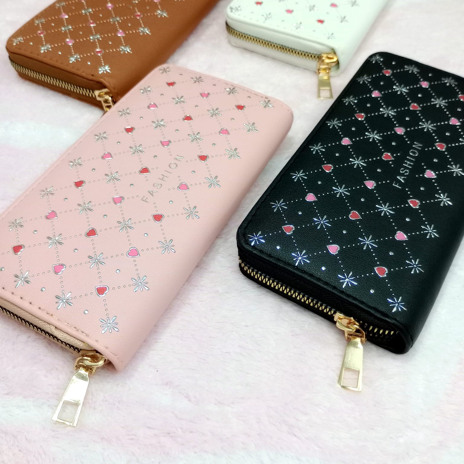 Billetera Larga de Cuero con Diseño de Corazones y Copos de Nieve - Imagen 9