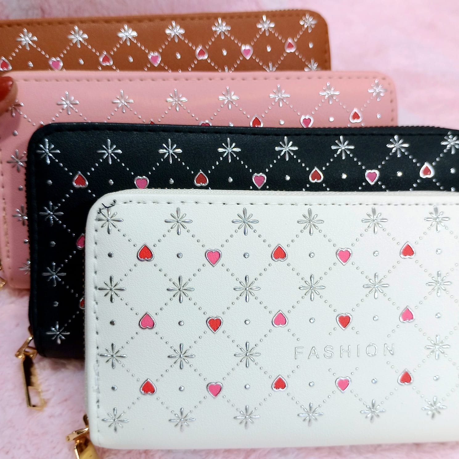 Billetera Larga de Cuero con Diseño de Corazones y Copos de Nieve - Imagen 6