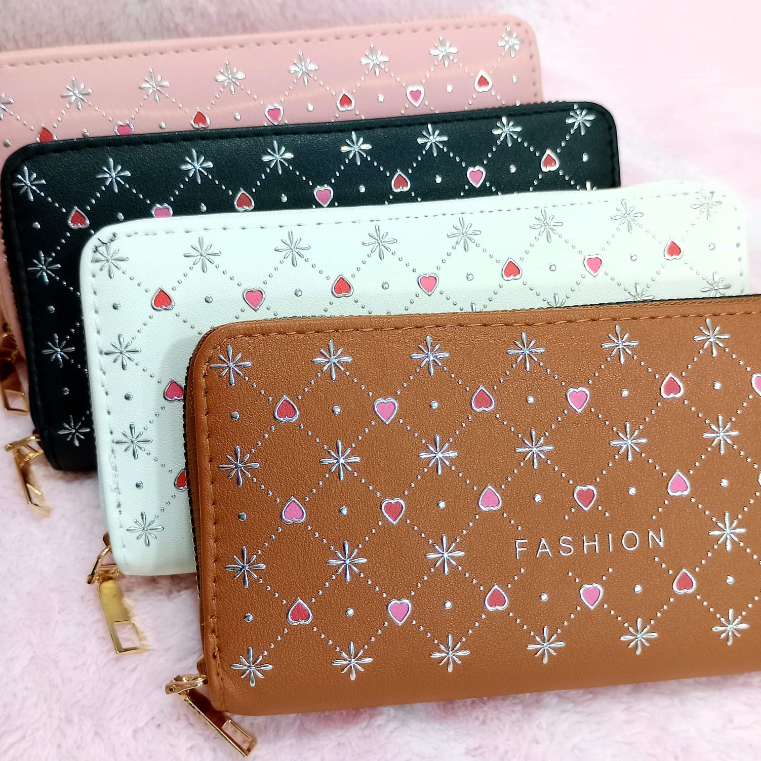 Billetera Larga de Cuero con Diseño de Corazones y Copos de Nieve - Imagen 5
