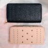 Billetera Mujer Zip Cuero Tachas Doradas