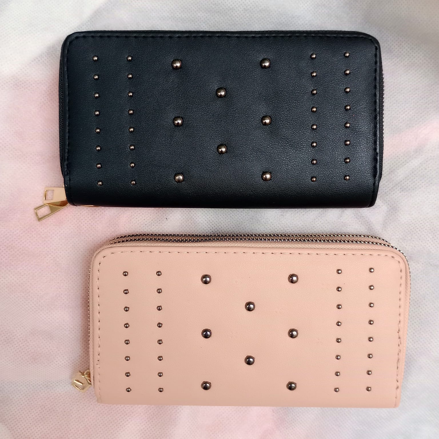 Billetera Mujer Zip Cuero Tachas Doradas