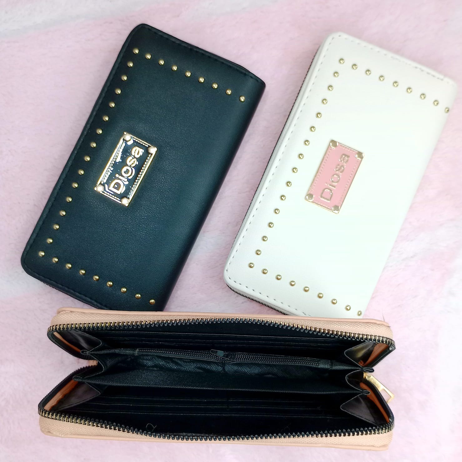Billetera Larga Cuero Sintético con Tachas Doradas