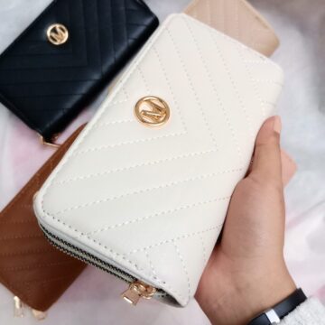 Billetera Cuero Blanca Acolchada con Cierre