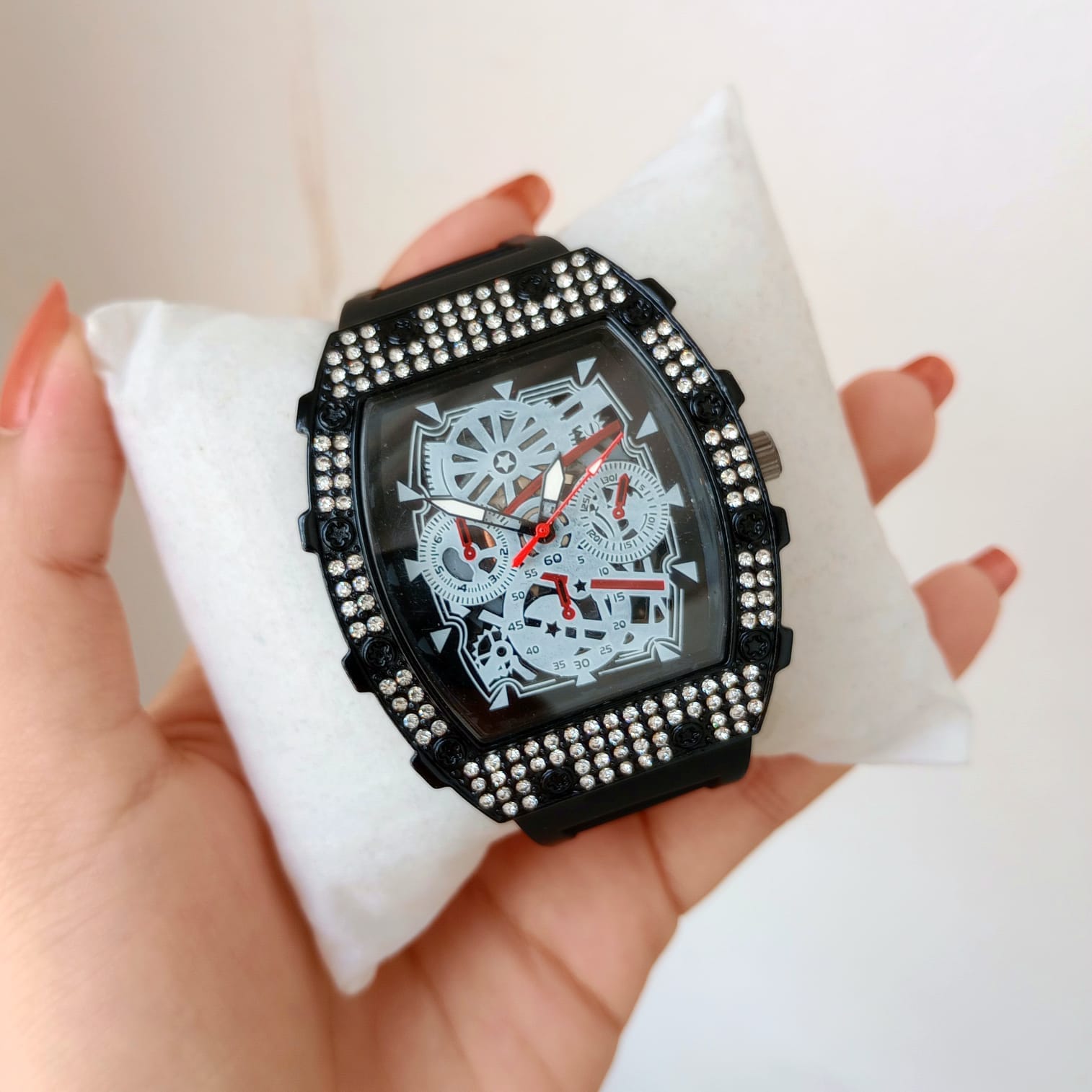 Reloj deportivo negro con cristales strass y cronógrafo