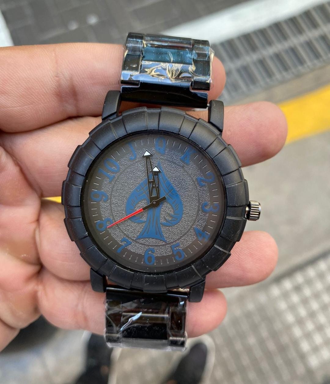 Reloj de pulsera negro azul con correa metalica
