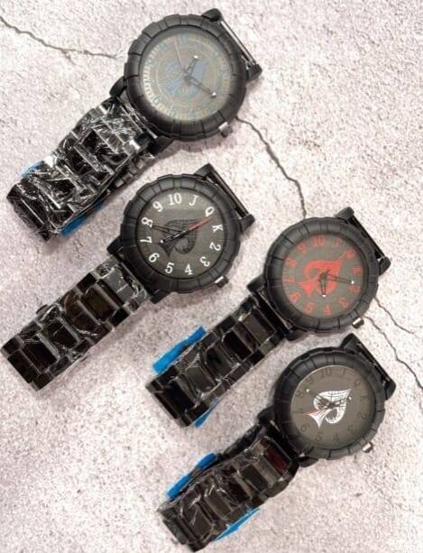 Reloj de pulsera negro azul con correa metalica - Imagen 2