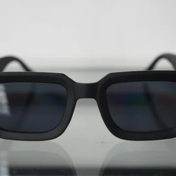 Alternative view of Modelo Lightning Edge