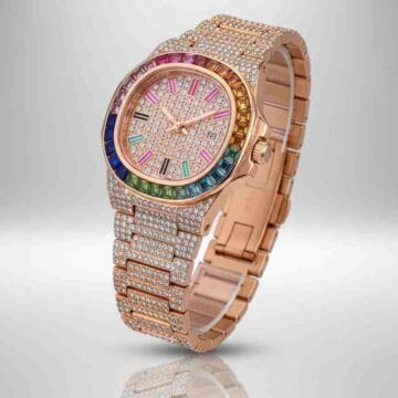 Reloj de diamantes con esfera brillante y bisel de piedras multicolor