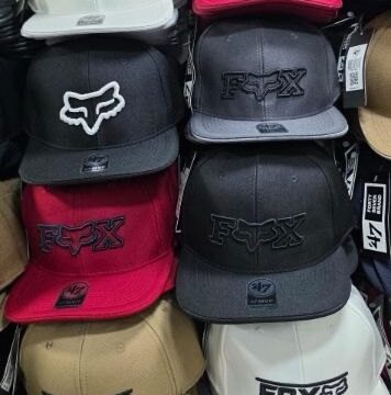 Alternative view of Gorras Cerradas