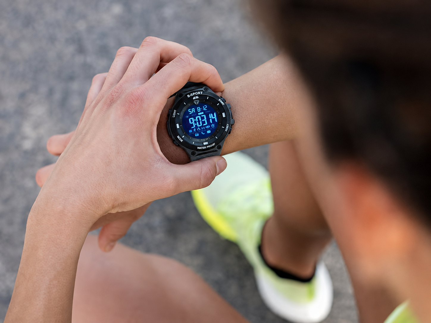 Reloj TOMI con cronómetro y correa flexible