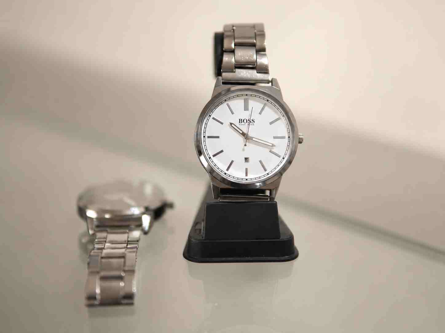 Reloj Clásico Urbano con Fecha - Imagen 3