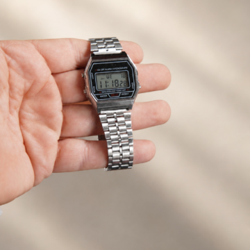 reloj rectangular digital