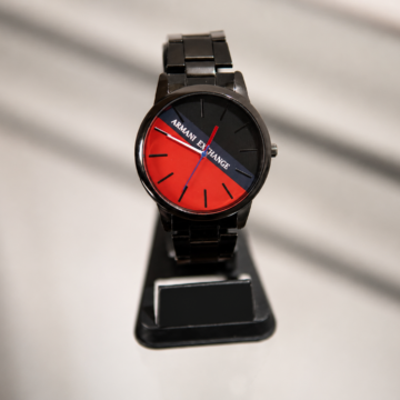 reloj negro de pulsera