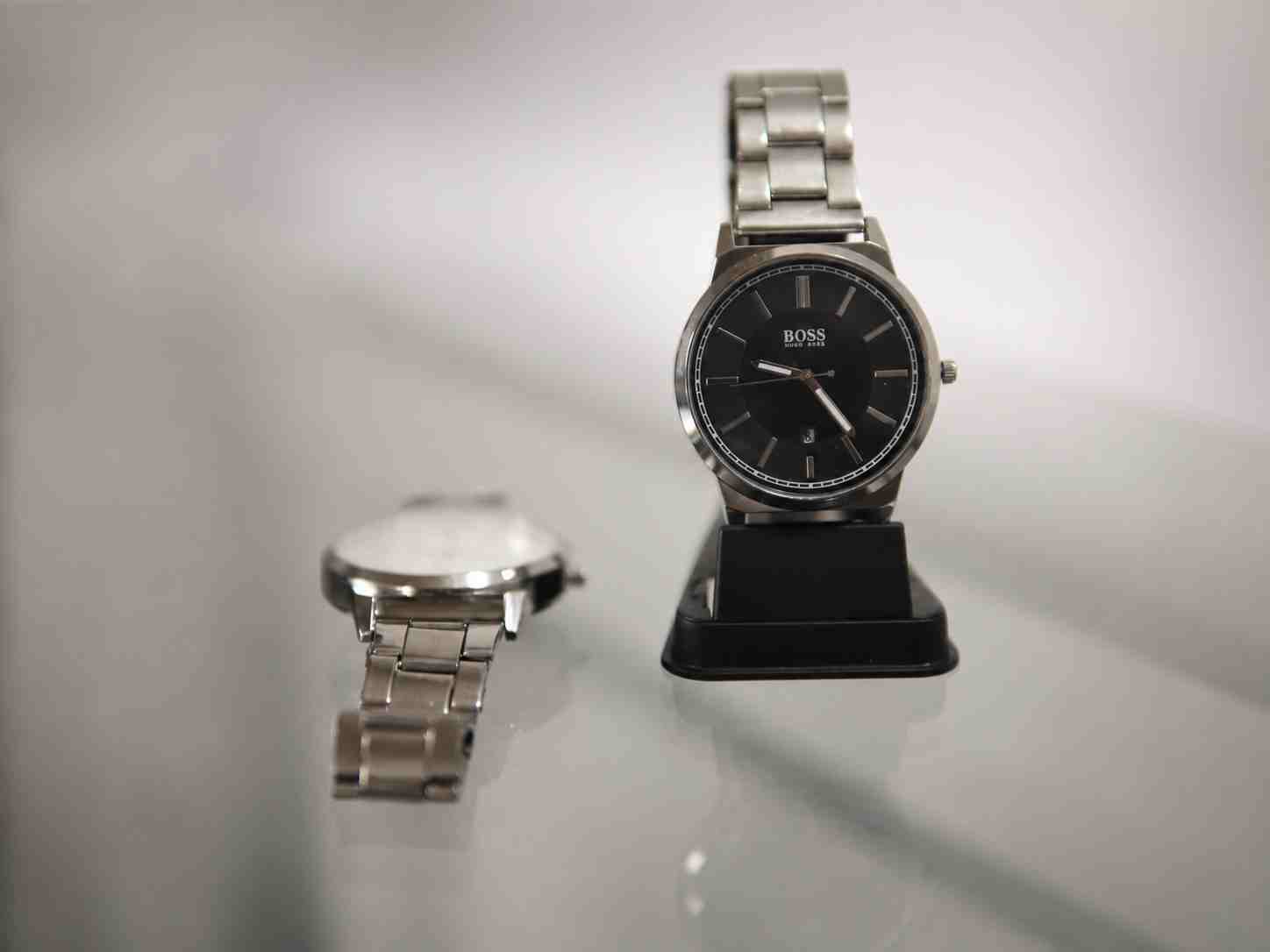 Reloj Clásico Urbano con Fecha - Imagen 2