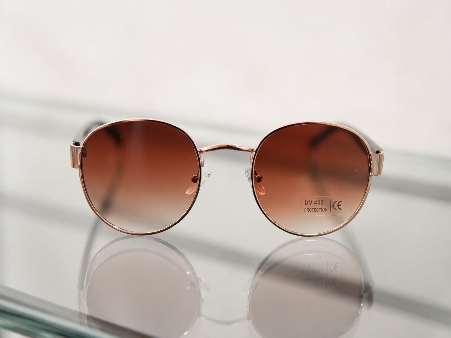 lentes marrón degradé. Diseño moderno y comercial para locales, tiendas online y reventa.