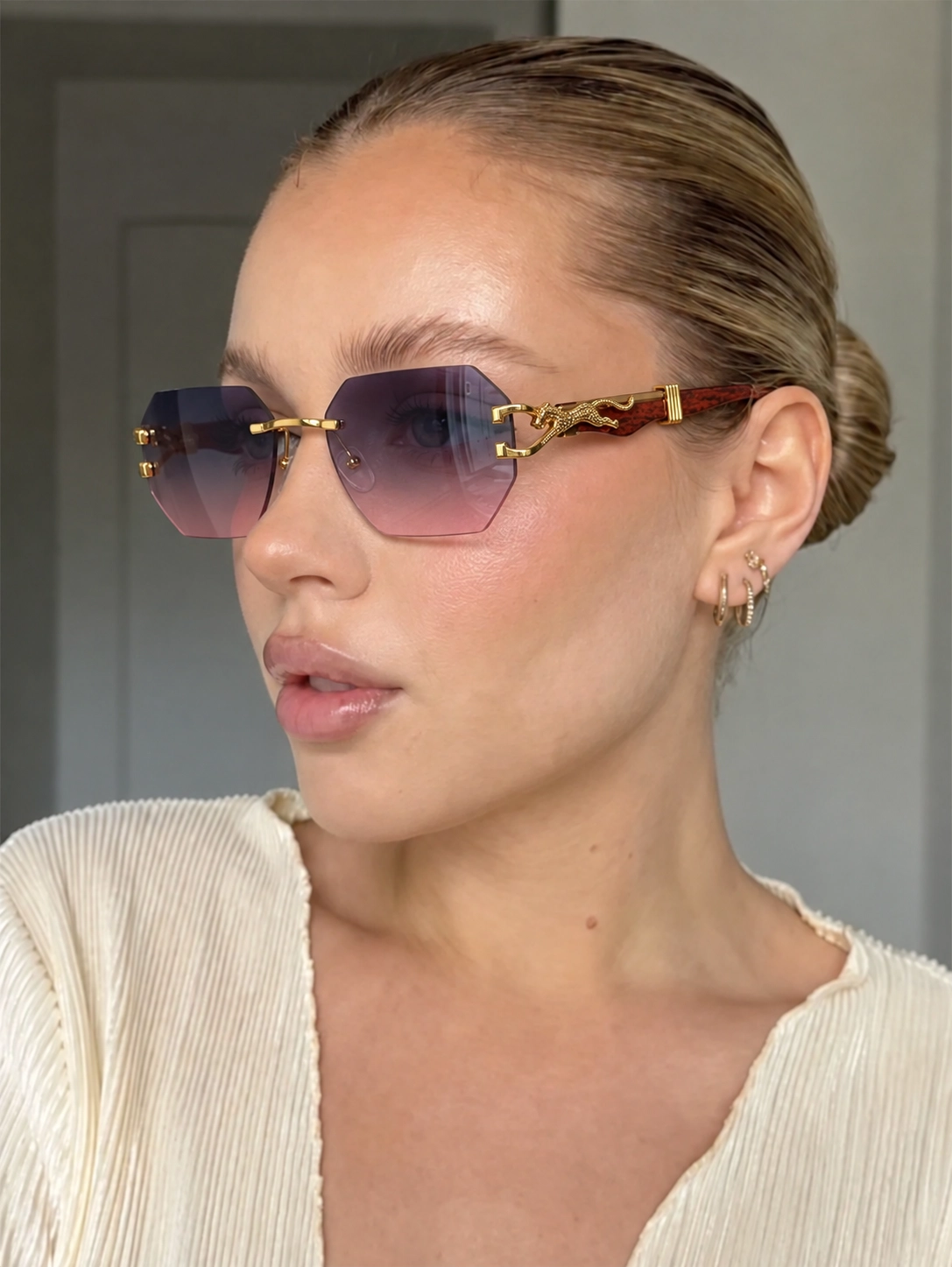 Anteojos de sol sin marco con lentes degradé y detalle dorado de leopardo