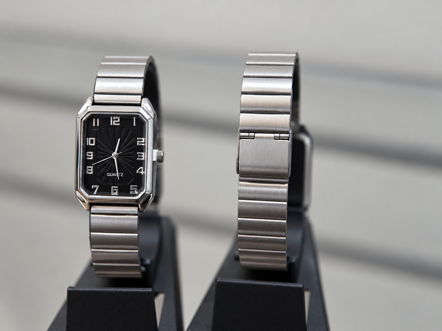 Reloj Analógico Rectangular Plateado - Imagen 2